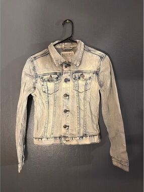 Ezekiel Women's Light Washed Denim Jacket Size Small